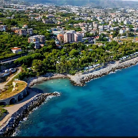 Pian Di Poma House 圣雷默